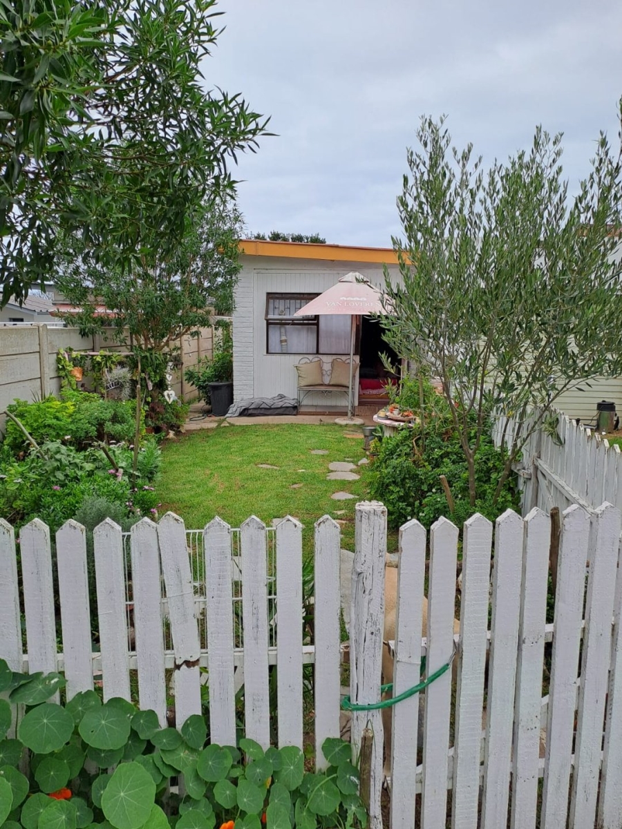 4 Bedroom Property for Sale in Stilbaai Oos Western Cape